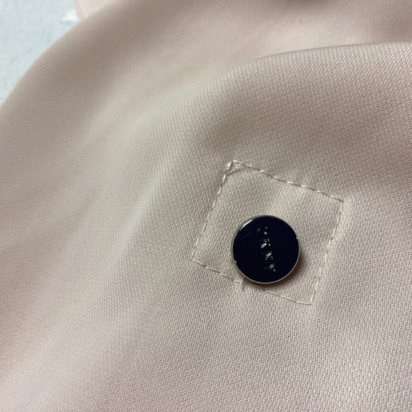 DKNY Elegant PINK  Blouse NEW. XTRA BUTTON.  SMALL - Picture 5 of 9